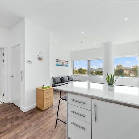 Airy 2Br Flat Delta London Dp332 Apartamento Croydon Exterior foto