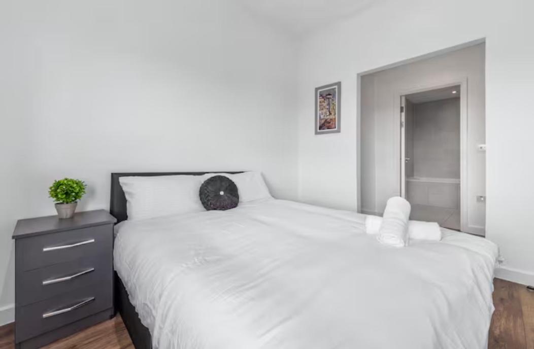 Airy 2Br Flat Delta London Dp332 Apartamento Croydon Exterior foto