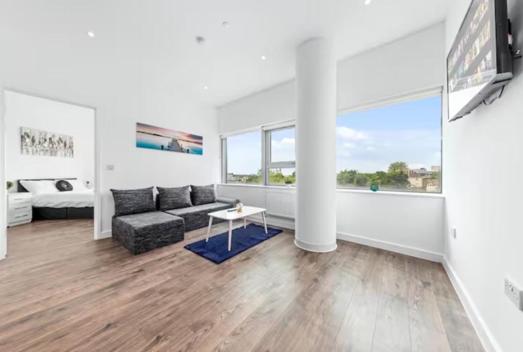 Airy 2Br Flat Delta London Dp332 Apartamento Croydon Exterior foto